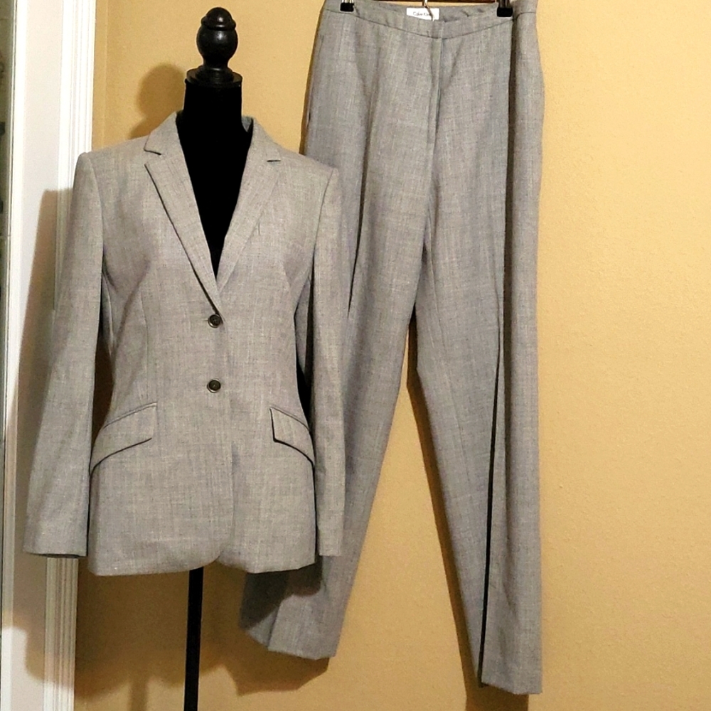 Pants suit